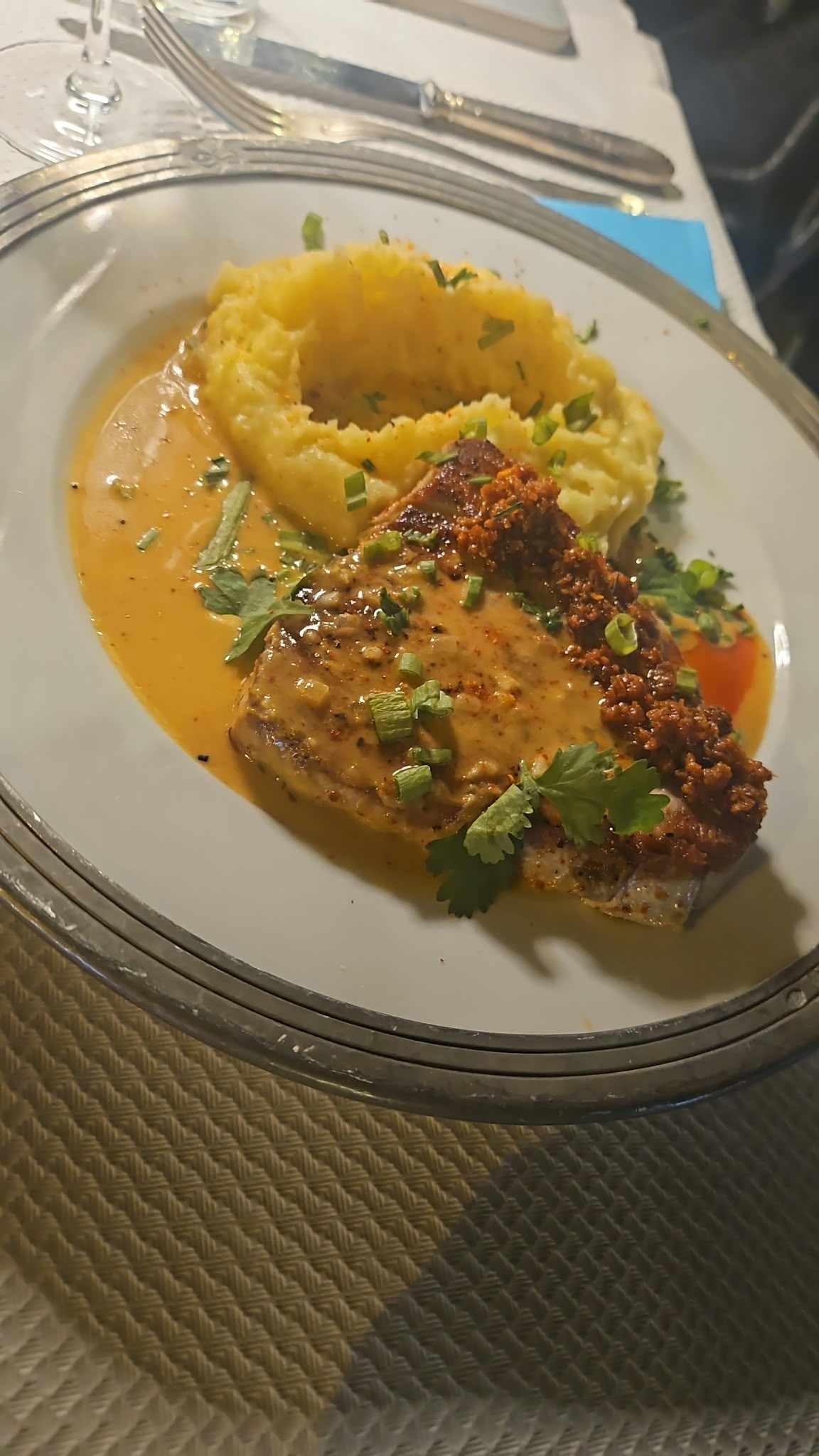 Suggestion du moment, viande en sauce et purée maison